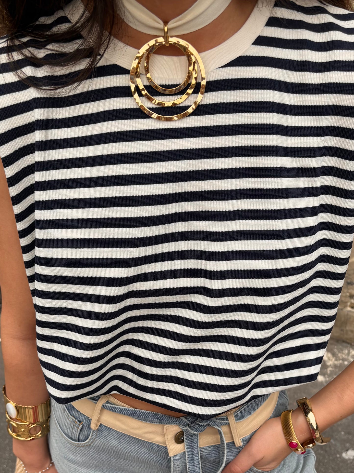 BEIGE ROUND NECKLACE
